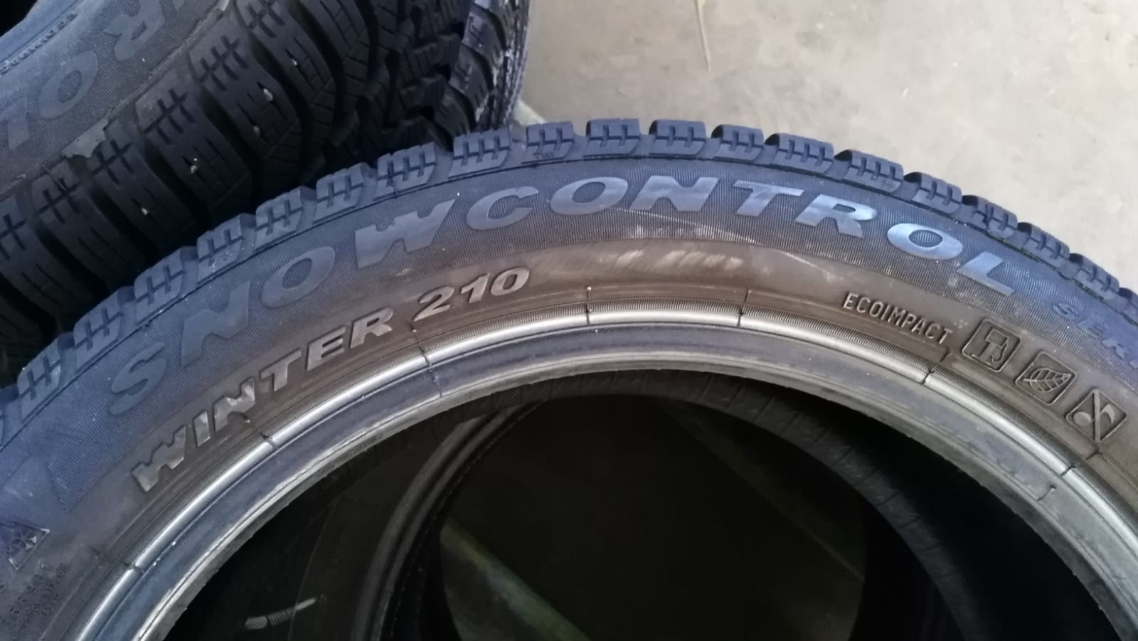 0405 -- 000 (450) PNEUMATICI INVERNALI PIRELLI mod. SNOWCONTROL WINTER 210 SERIE 3 mis.195/50 R16 88H M+S - immagine 1