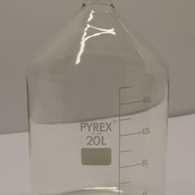 Stock contenitori da laboratorio in Pyrex e polietilene