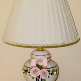 ABAT JOUR - LAMPADA COMODINO IN PORCELLANA CAPODIMONTE CON DECORAZIONE FLOREALE