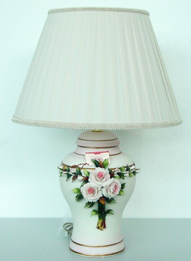 0660 -- 000 (715) LAMPADA CAPODIMONTE DA COMO' - SALOTTO IN PORCELLANA CON DECORAZIONE FLOREALE - immagine 1