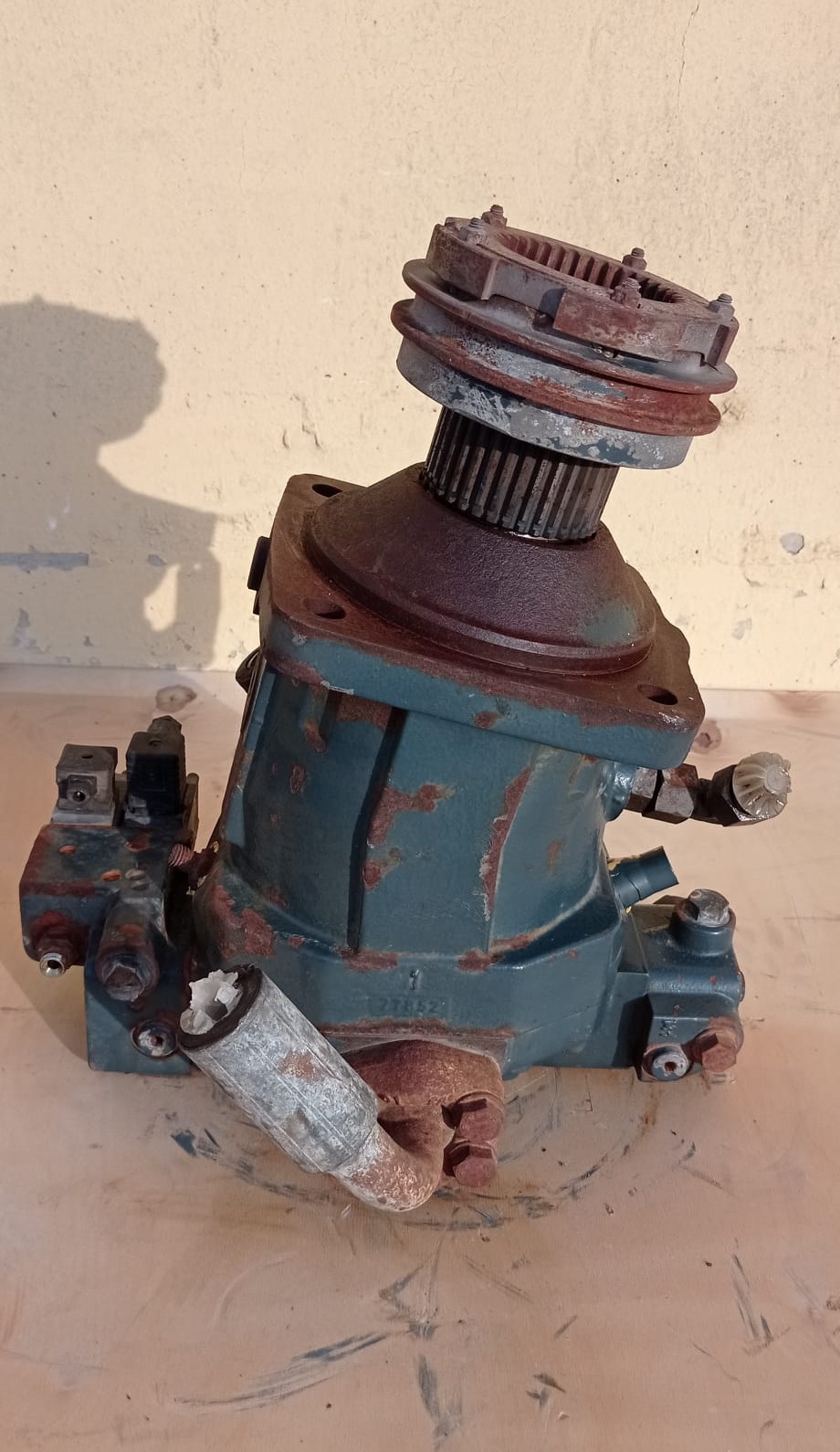 1882 -- 000 (2419) MOTORE A PISTONI ASSIALI A CILINDRATA VARIABILE mod. A6VM - immagine 1