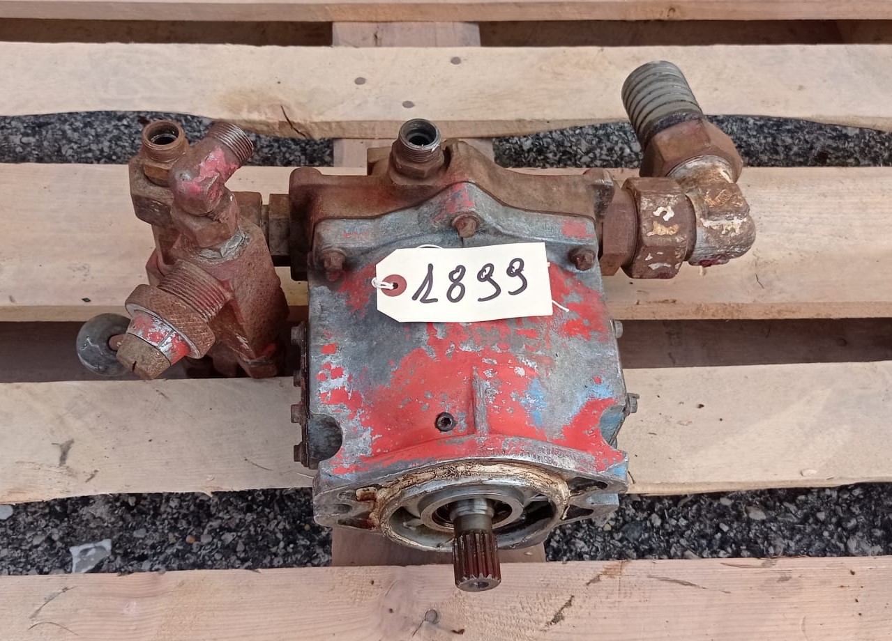 1899 -- 000 (2438) POMPA A PISTONI ASSIALI A CILINDRATA VARIABILE - VICKERS - immagine 1