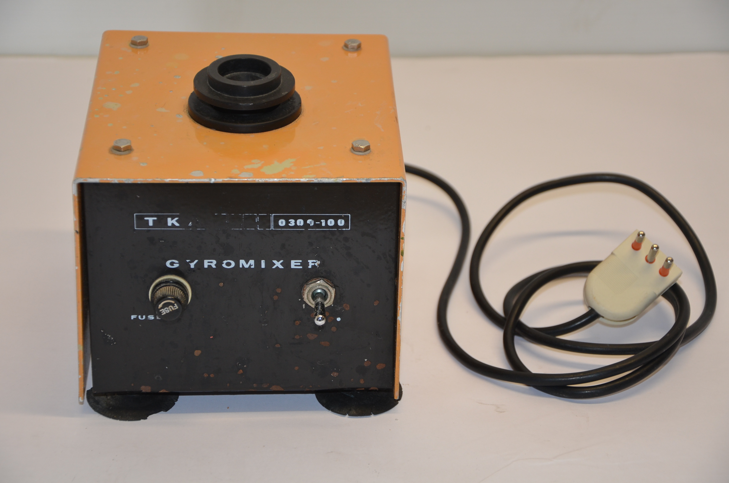 2139 -- 000 (2696) AGITATORE PER FIALE mod. GIROMIXER 300-100 - immagine 1