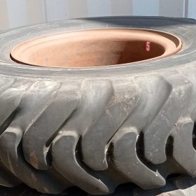 PNEUMATICO FUORISTRADA PIRELLI 16.00-24 CON CERCHIO