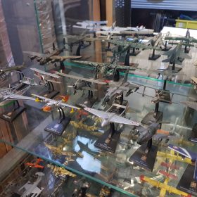 COLLEZIONE DI 85 AEREI CIVILI, MILITARI E STORICI