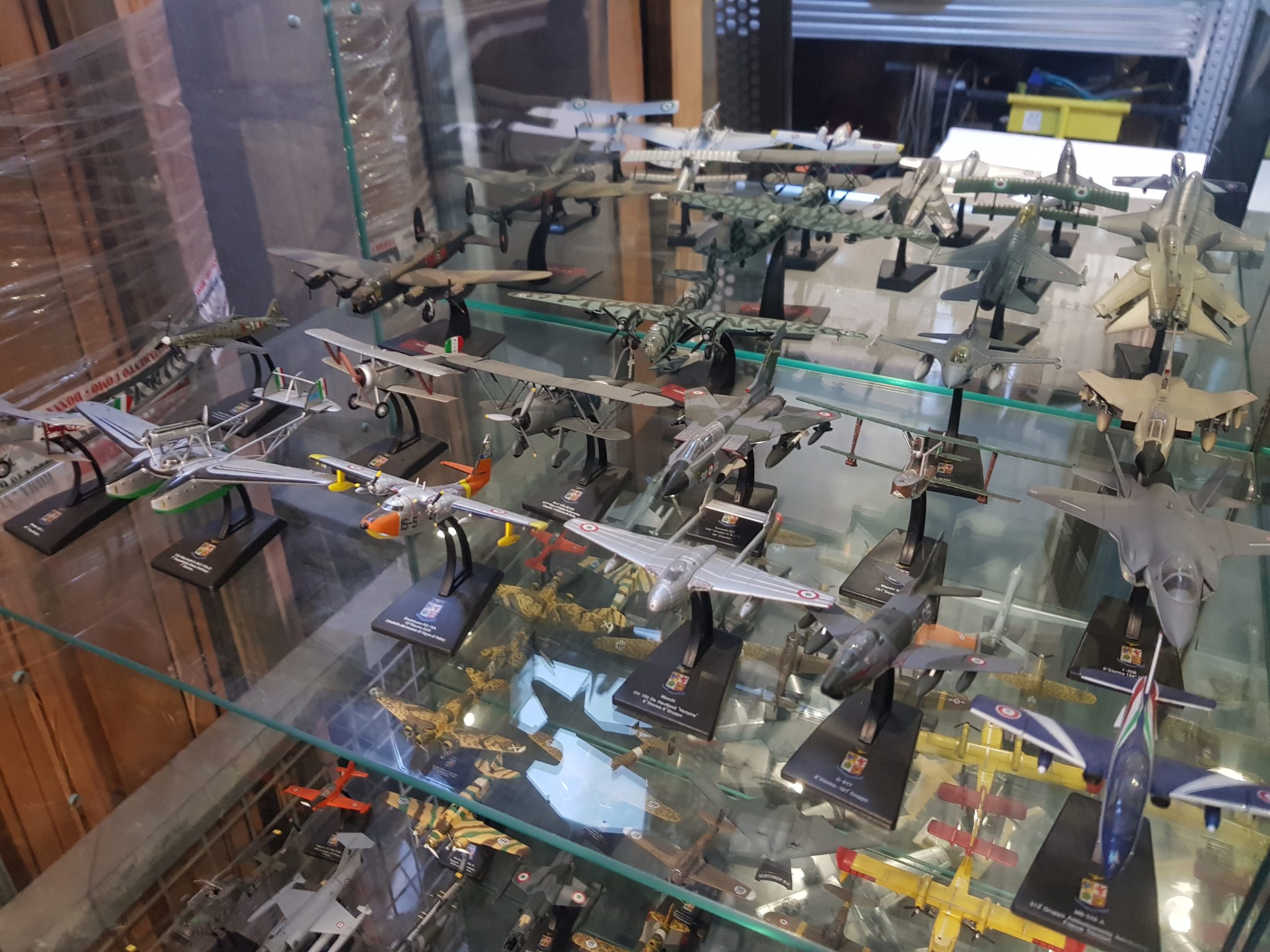 2275 -- 000 (2835) COLLEZIONE DI 85 AEREI CIVILI, MILITARI E STORICI - immagine 1