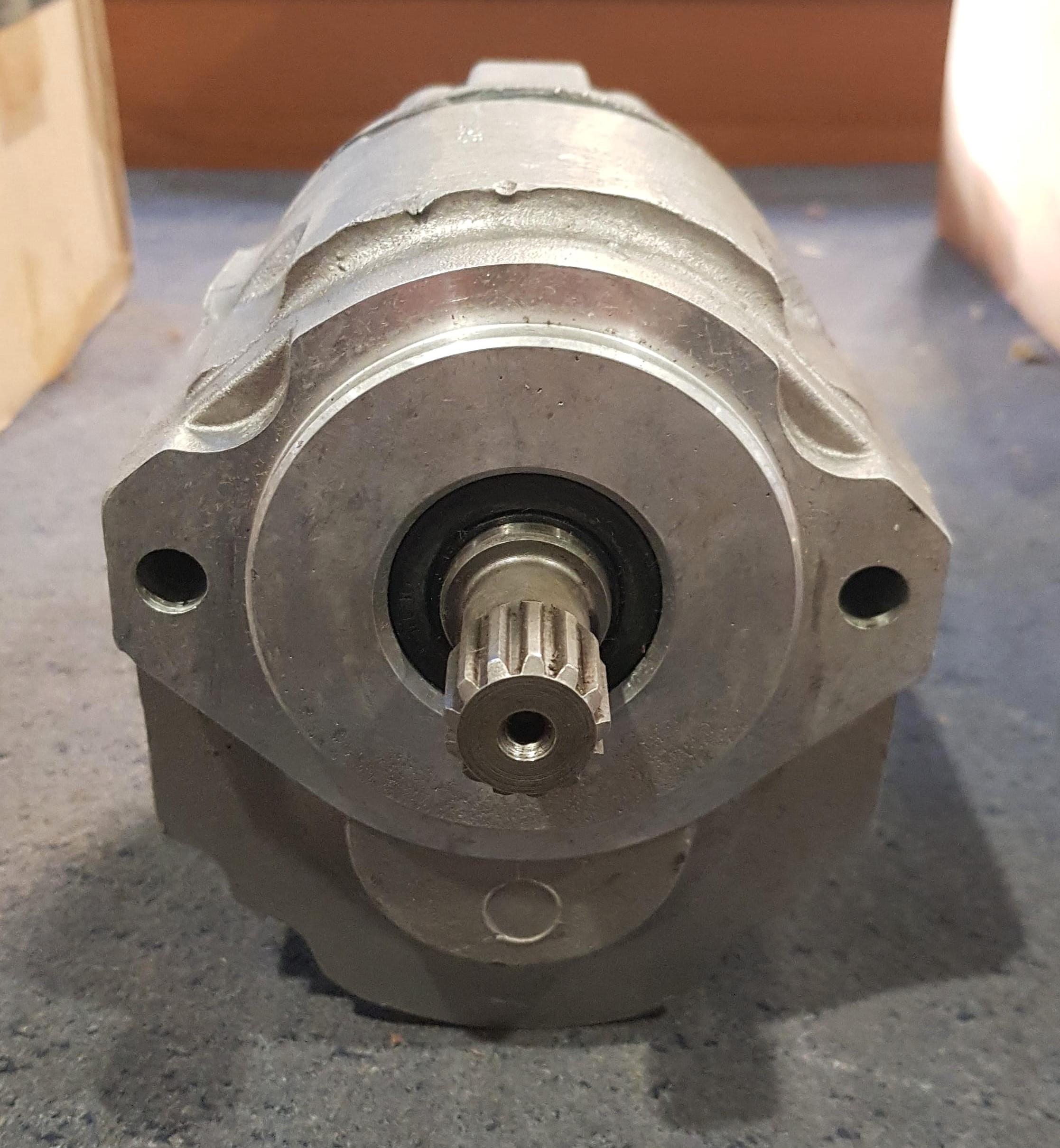 2372 -- 000 (2934) POMPA REXROTH S30S24DH15R - CATERPILLAR 901383 - immagine 1