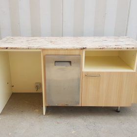RETROBANCO BAR CON TOP IN MARMO, SPORTELLO INOX PER PATTUMIERA E VANO A GIORNO