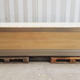 BANCONE VENDITA CON TOP IN MARMO CON 3 SPORTELLI E 6 CASSETTI NELLA PARTE POSTERIORE