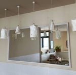 SPECCHIO CON CORNICE IN LEGNO