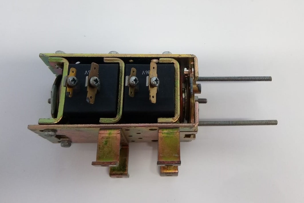 2824 -- 000 (3396) KIT MAGNETE - 0388977 CATERPILLAR / MITSUBISHI - immagine 1