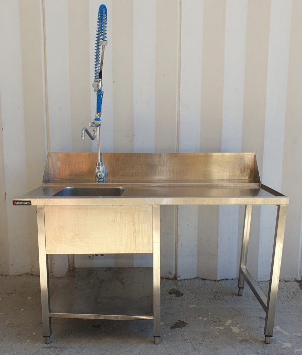 LAVELLO CON MISCELATORE E DOCCINO