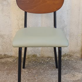 SEDIA CON SEDUTA IMBOTTITA VERDE E SCHIENALE IN LEGNO