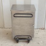 BIDONE IN ACCIAIO INOX CON RUOTE E PEDALE - immagine 2