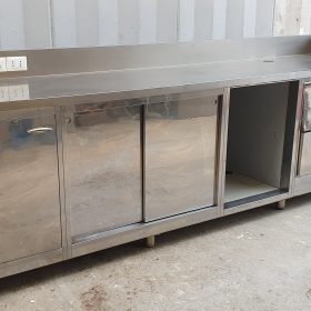 BANCO LAVORO CON SPORTELLI E POSTAZIONE PER MACCHINA DEL CAFFE' cm 310x80x110h