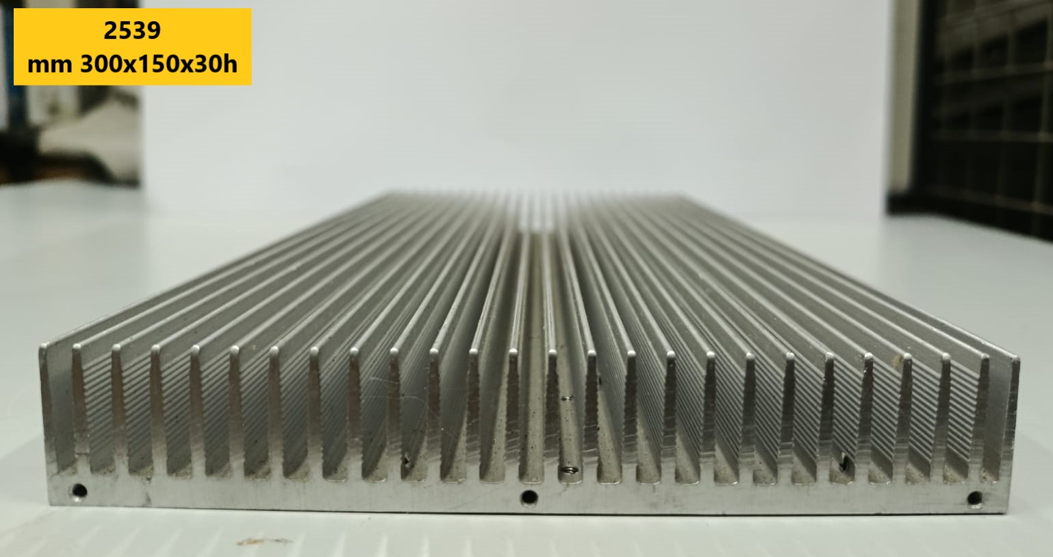 2539 -- 000 (3788) DISSIPATORE mm 300x150x30h - immagine 1
