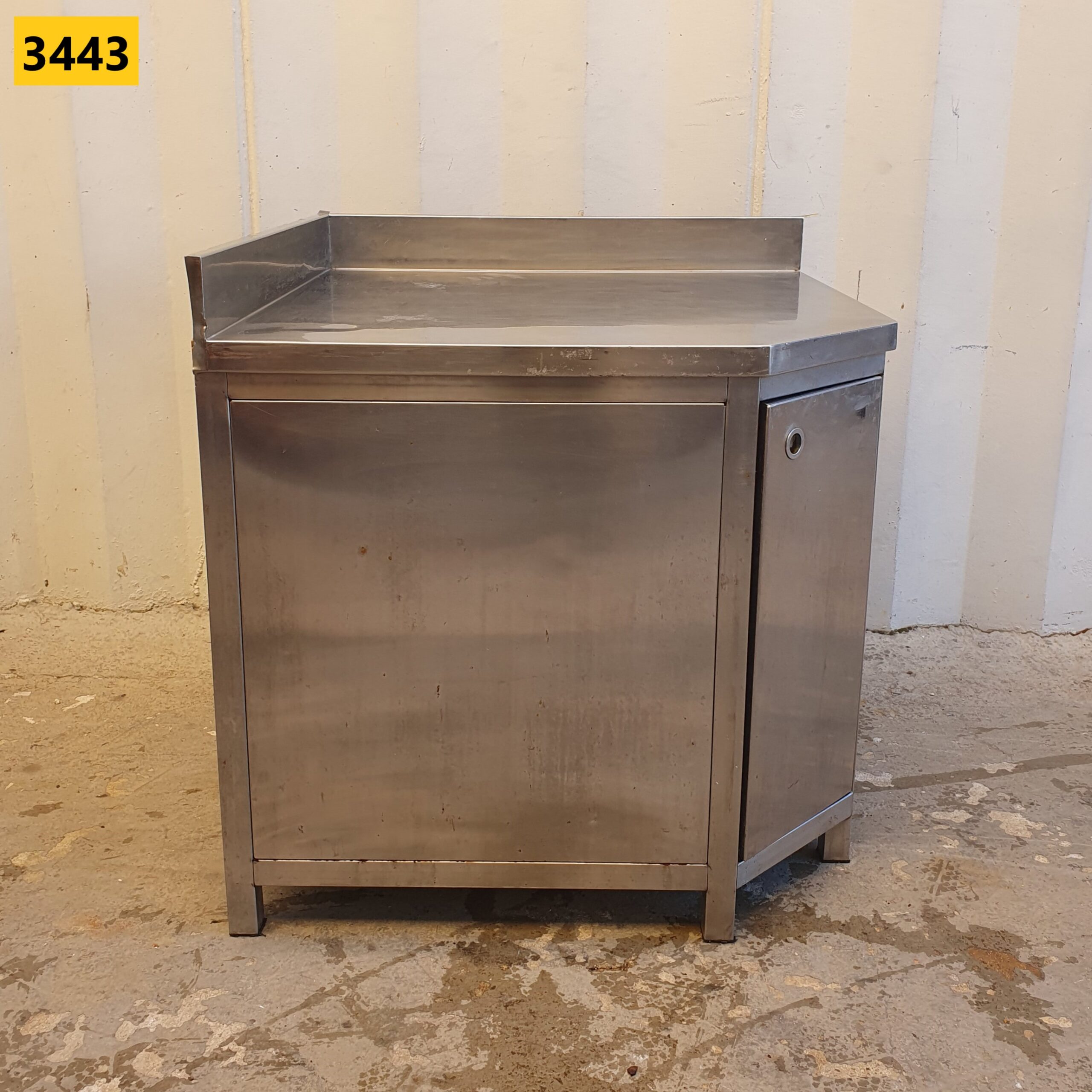 3443 -- 000 (4034) BANCO ANGOLARE IN ACCIAIO INOX cm 90x90x92h - immagine 1
